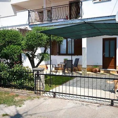 Gemuetliche Mit Klimaanlage, Wlan Und Entspannender Terrasse * Karpinjan